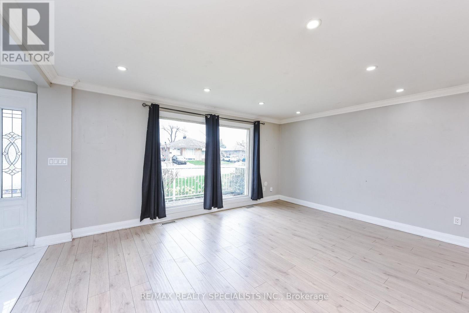 Upper - 137 Avondale Boulevard, Brampton, Ontario  L6T 1H5 - Photo 34 - W13765694
