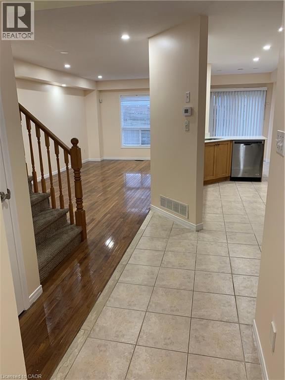 30 Meadow Wood Crescent, Stoney Creek, Ontario  L8J 3Z8 - Photo 5 - 40859051