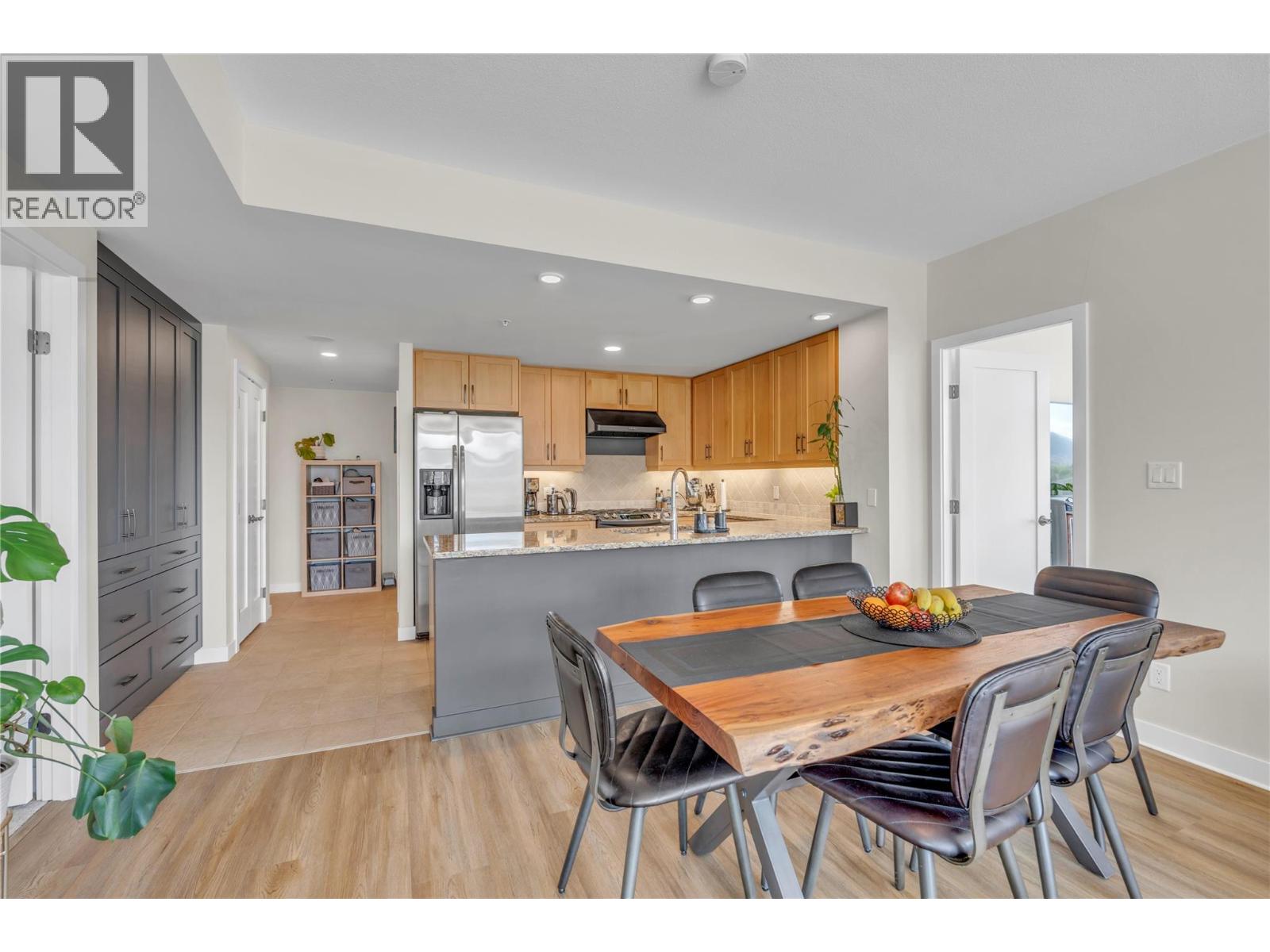 160 Lakeshore Drive Unit# 1006 Penticton Photo 3