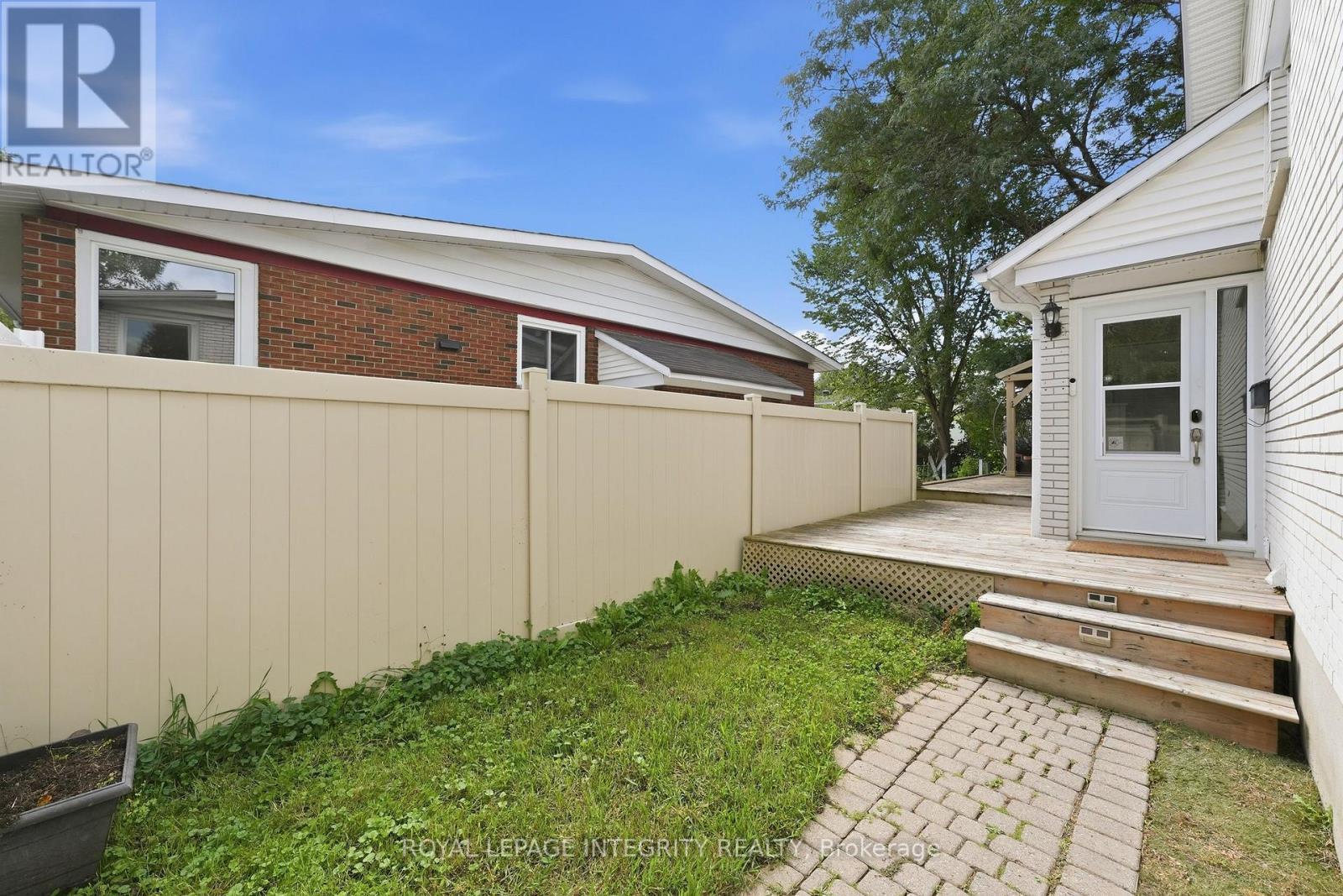 26 Woodmount Crescent, Ottawa, Ontario  K2E 5R1 - Photo 3 - X13767374