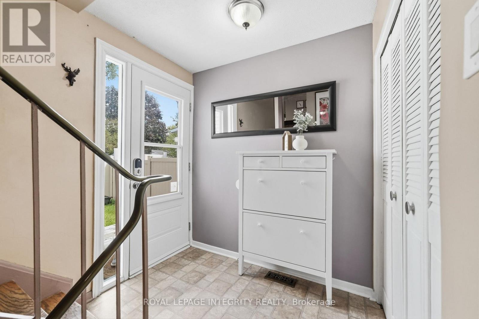 26 Woodmount Crescent, Ottawa, Ontario  K2E 5R1 - Photo 4 - X13767374
