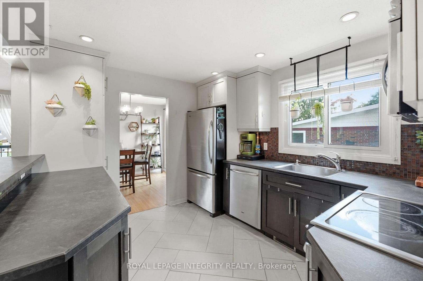 26 Woodmount Crescent, Ottawa, Ontario  K2E 5R1 - Photo 6 - X13767374