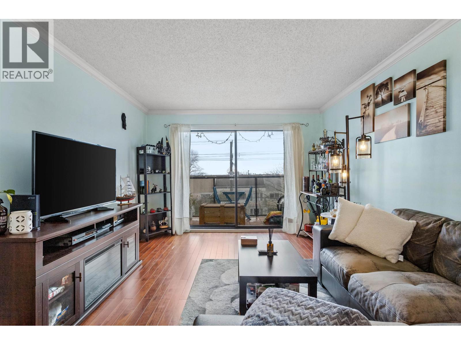 306 315 Tenth Street, New Westminster, British Columbia  V3M 3Y2 - Photo 2 - R3163766