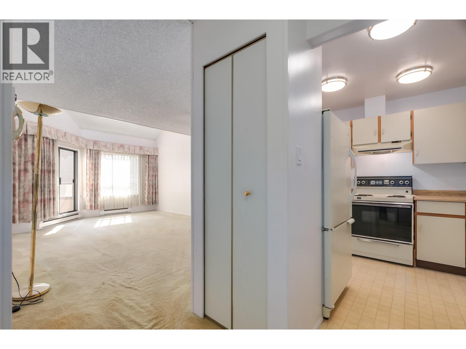 303 1690 Augusta Avenue, Burnaby, British Columbia  V5A 2V6 - Photo 5 - R3163793