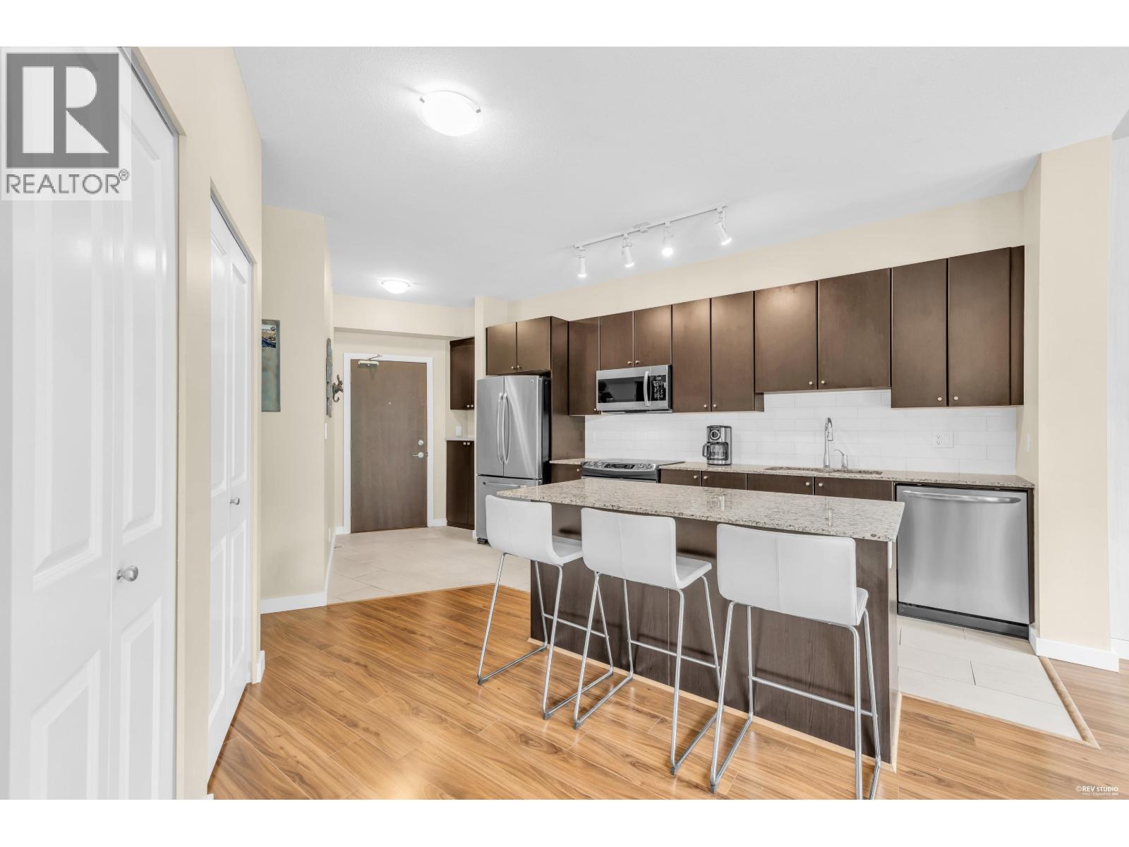 402 265 Ross Drive, New Westminster, British Columbia  V3L 0C8 - Photo 10 - R3163794