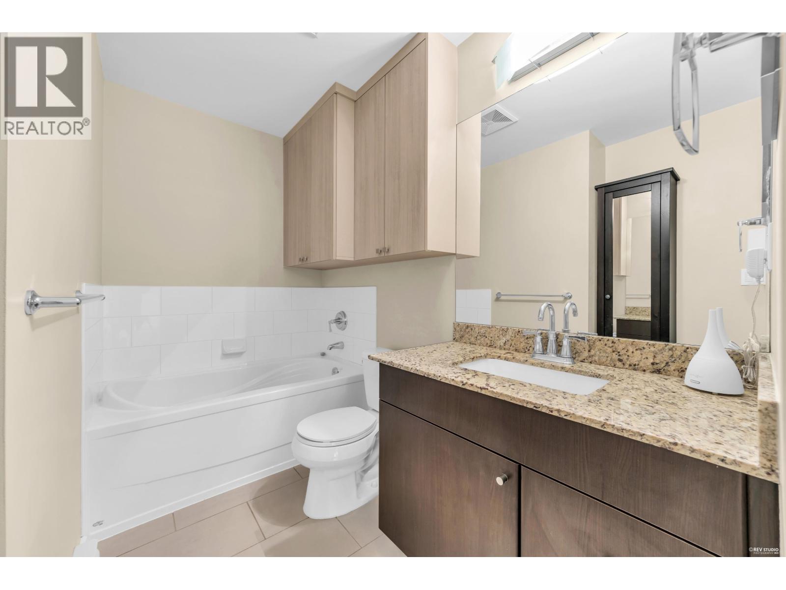 402 265 Ross Drive, New Westminster, British Columbia  V3L 0C8 - Photo 15 - R3163794