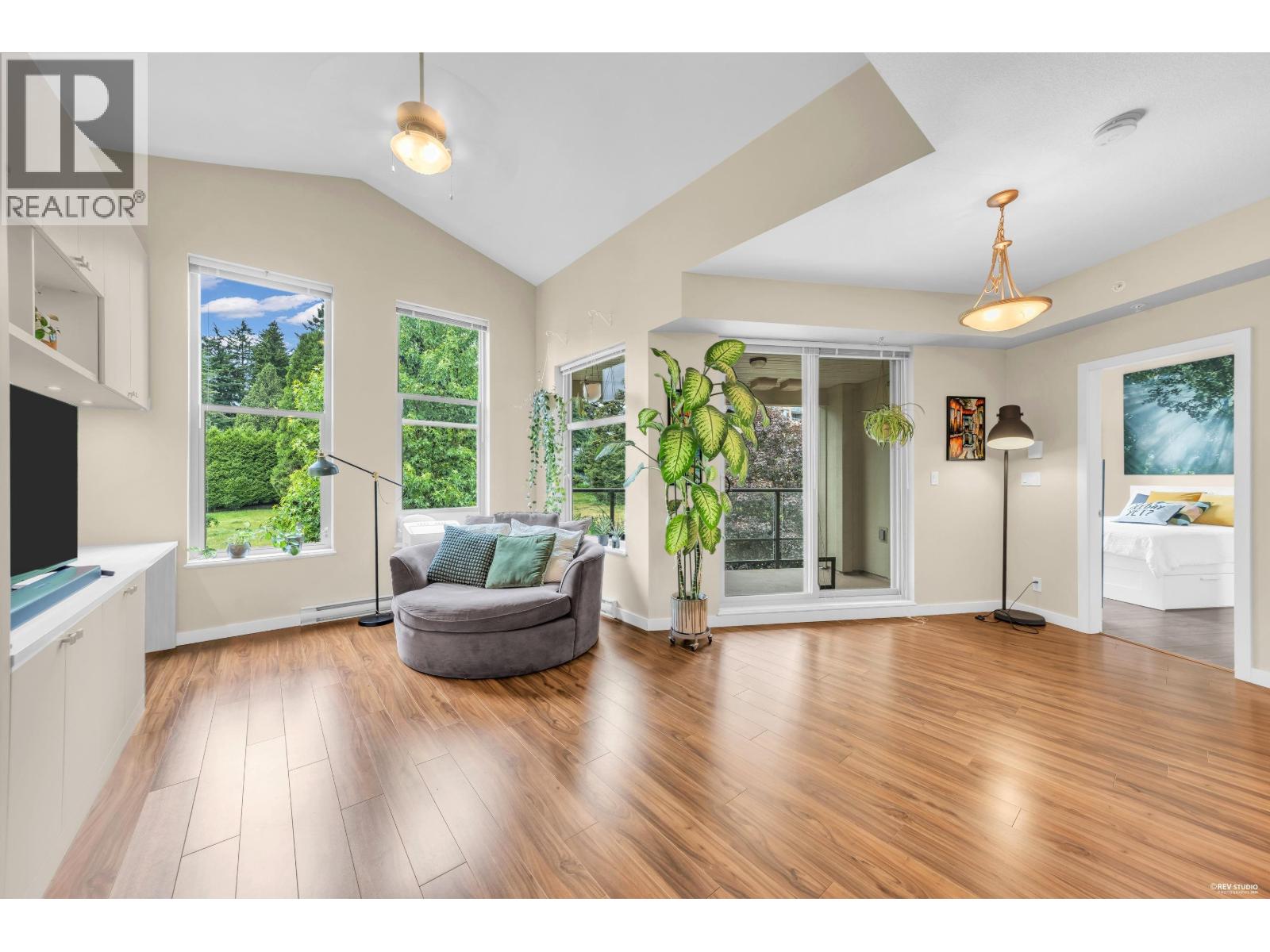 402 265 Ross Drive, New Westminster, British Columbia  V3L 0C8 - Photo 3 - R3163794