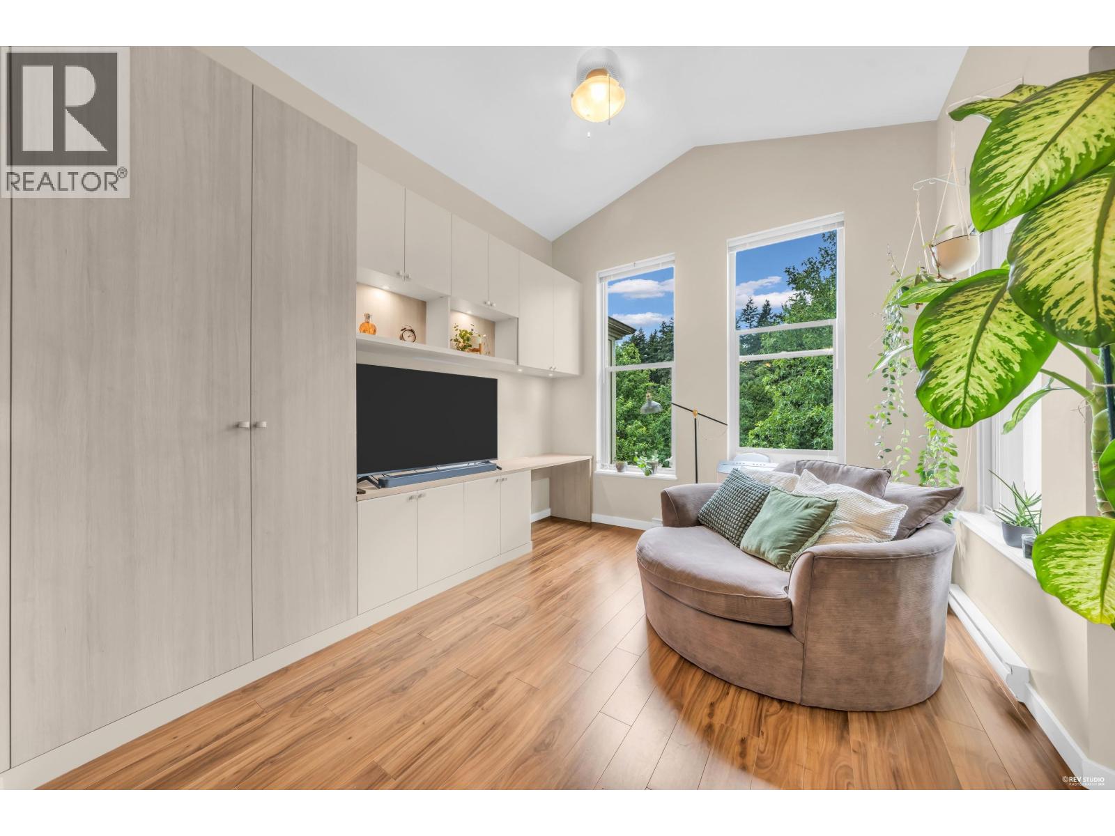 402 265 Ross Drive, New Westminster, British Columbia  V3L 0C8 - Photo 4 - R3163794