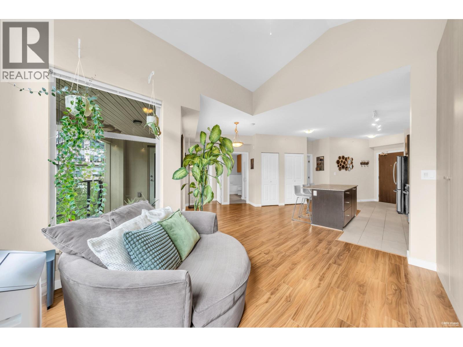 402 265 Ross Drive, New Westminster, British Columbia  V3L 0C8 - Photo 5 - R3163794