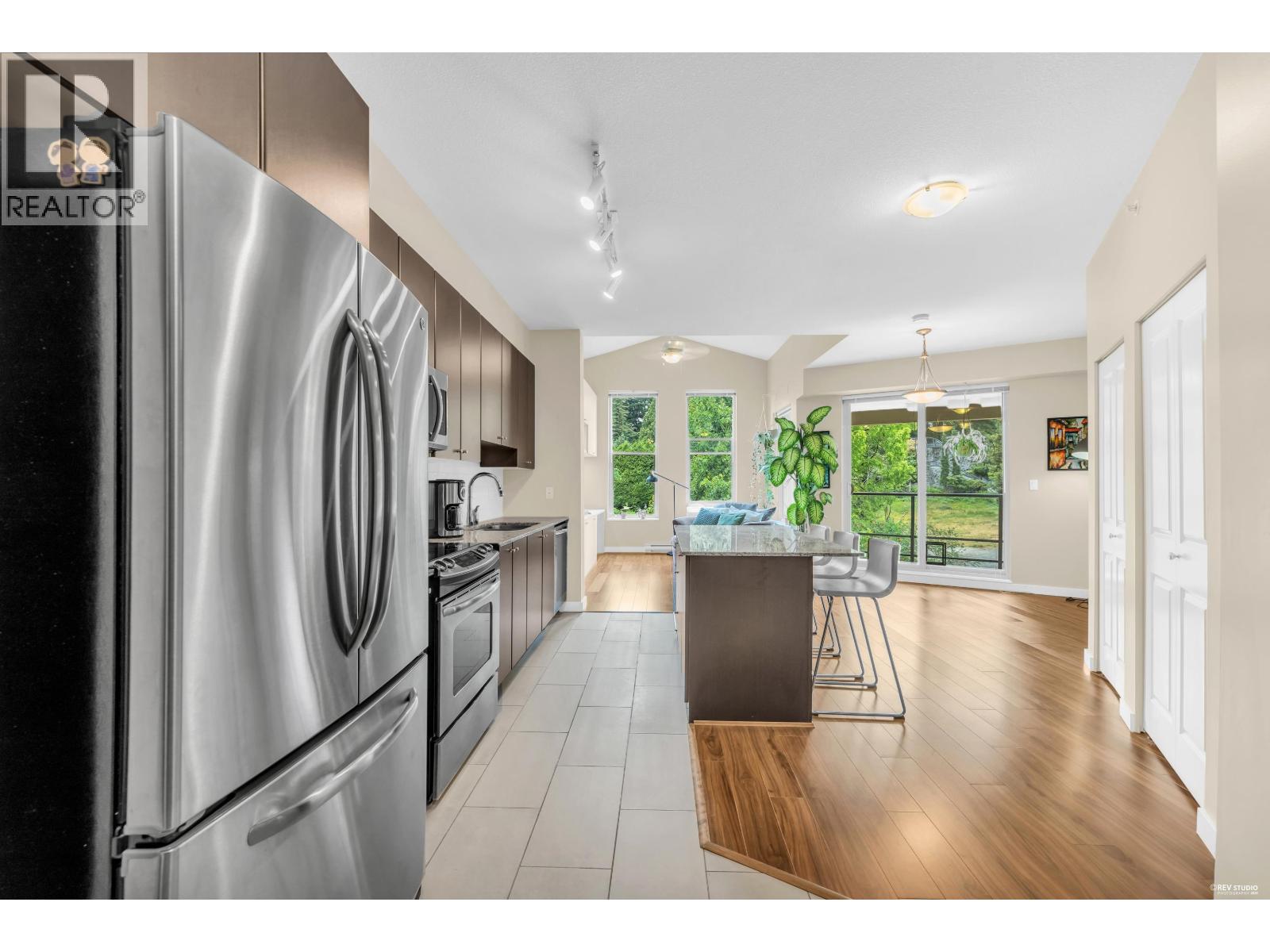 402 265 Ross Drive, New Westminster, British Columbia  V3L 0C8 - Photo 8 - R3163794
