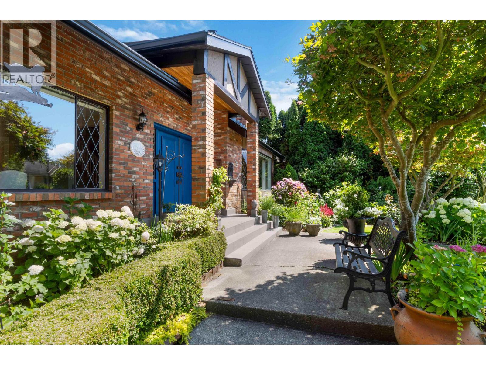 4106 Staulo Crescent, Vancouver, British Columbia  V6N 3S2 - Photo 3 - R3163784