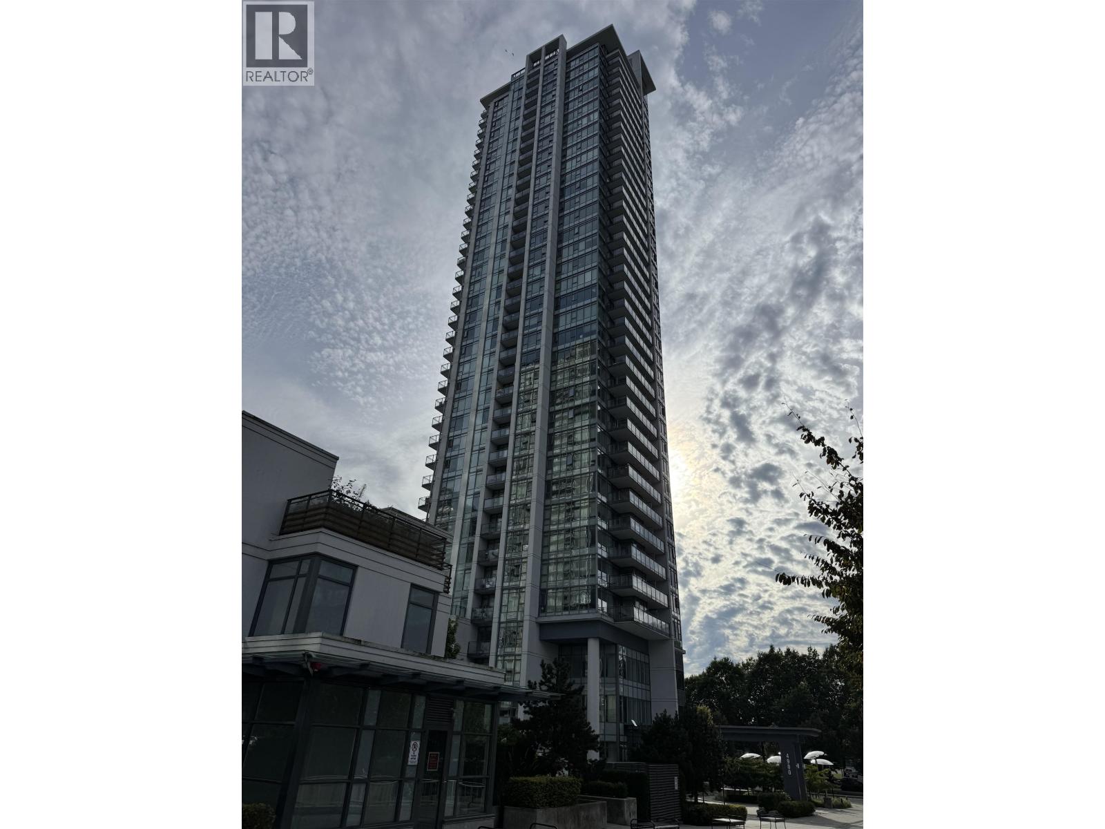 303 4900 LENNOX LANE, burnaby, British Columbia
