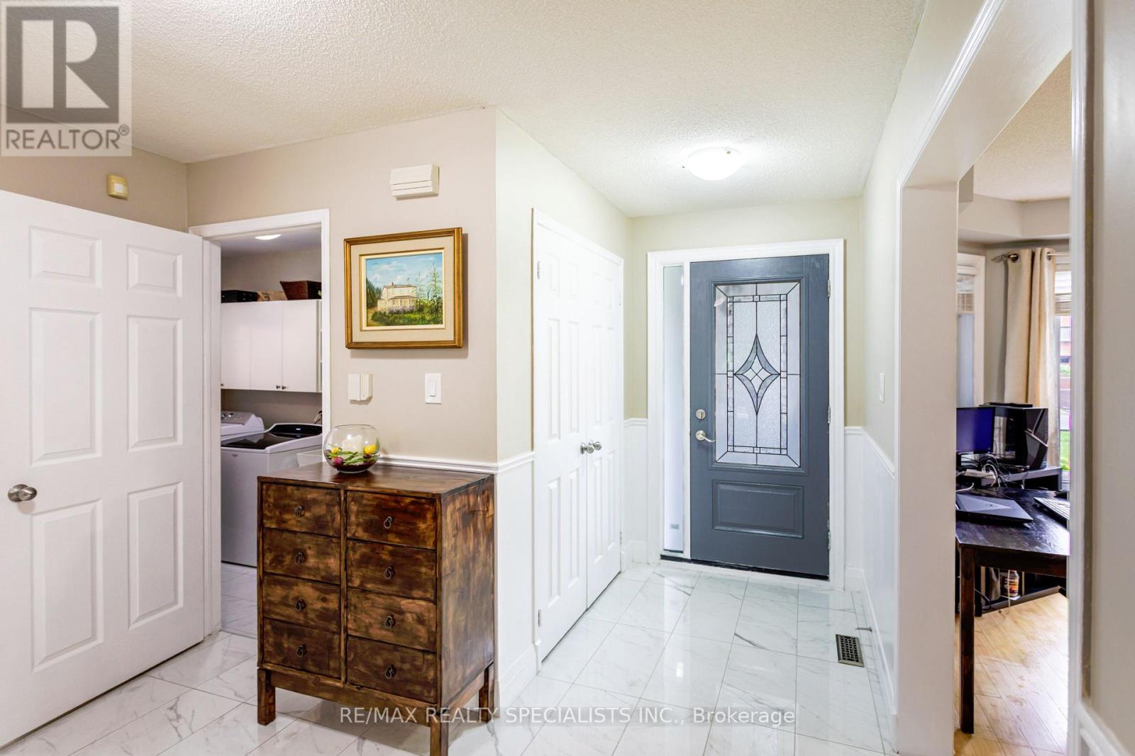 6343 Alderwood Trail, Mississauga, Ontario  L5N 6X1 - Photo 4 - W13767428