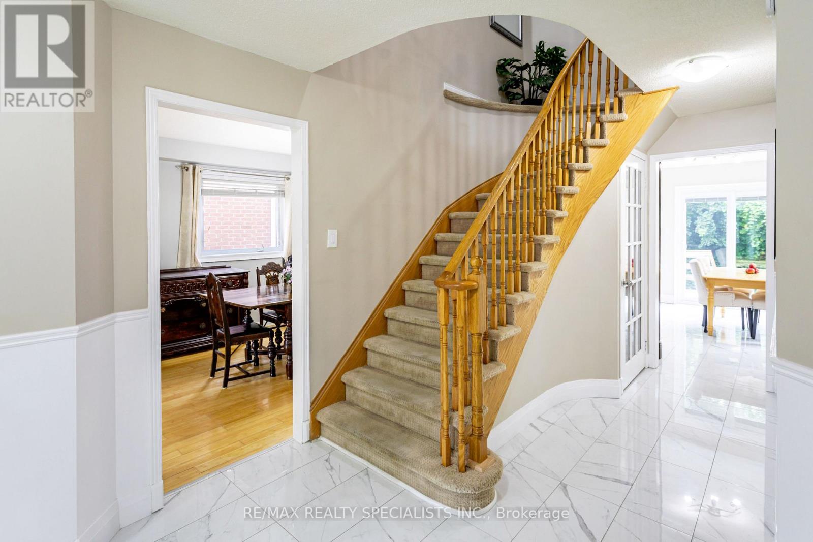 6343 Alderwood Trail, Mississauga, Ontario  L5N 6X1 - Photo 5 - W13767428