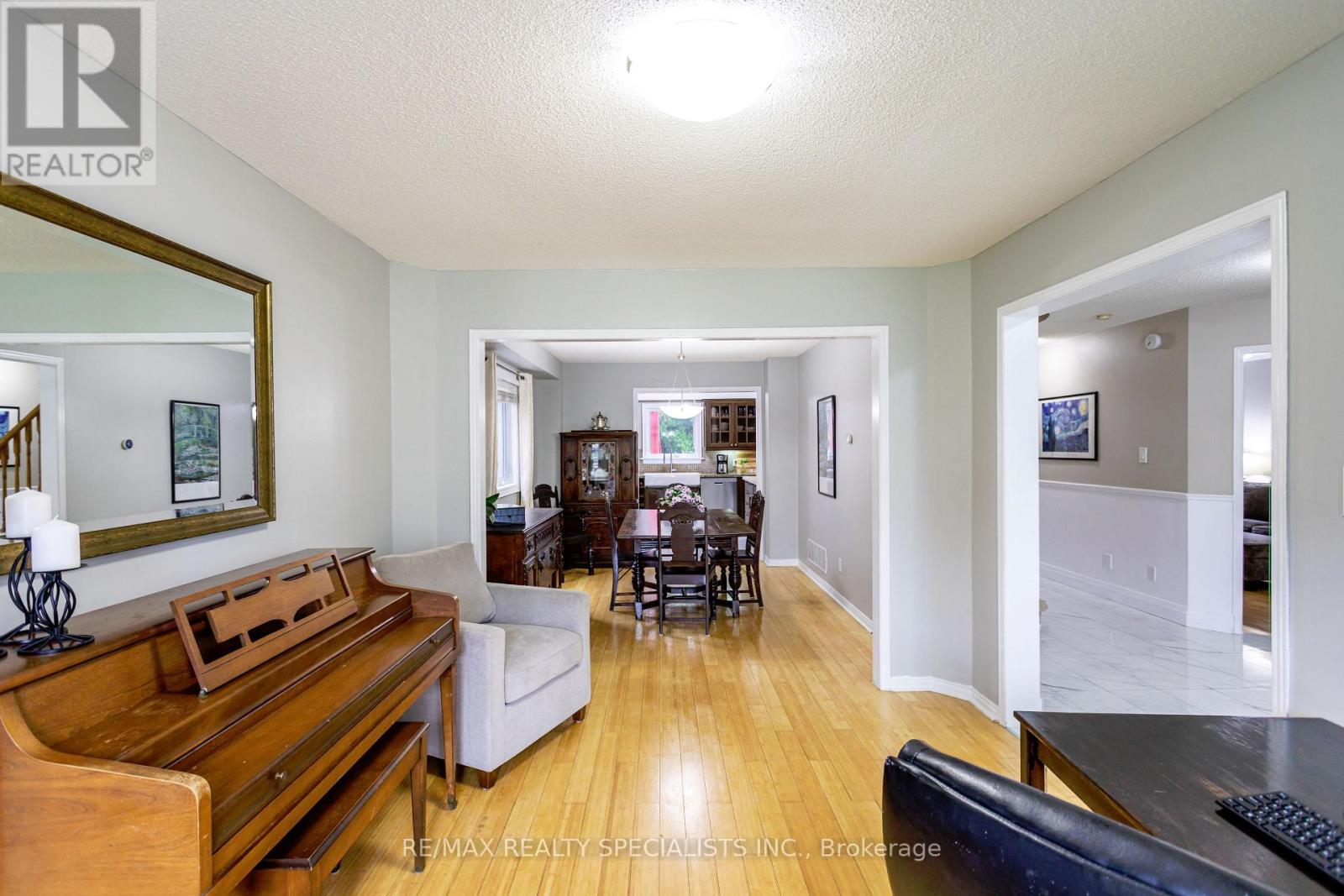 6343 Alderwood Trail, Mississauga, Ontario  L5N 6X1 - Photo 7 - W13767428
