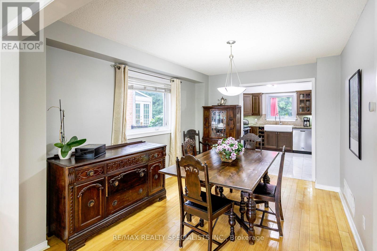 6343 Alderwood Trail, Mississauga, Ontario  L5N 6X1 - Photo 8 - W13767428