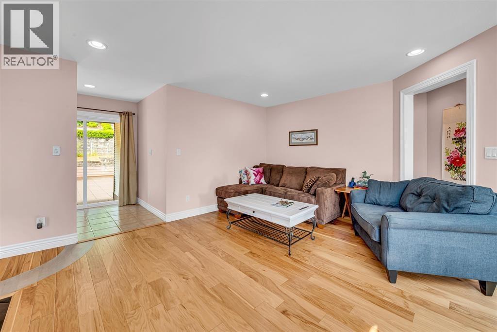 3017 Maplewood Court, Coquitlam, British Columbia  V3E 3P3 - Photo 15 - R3163212