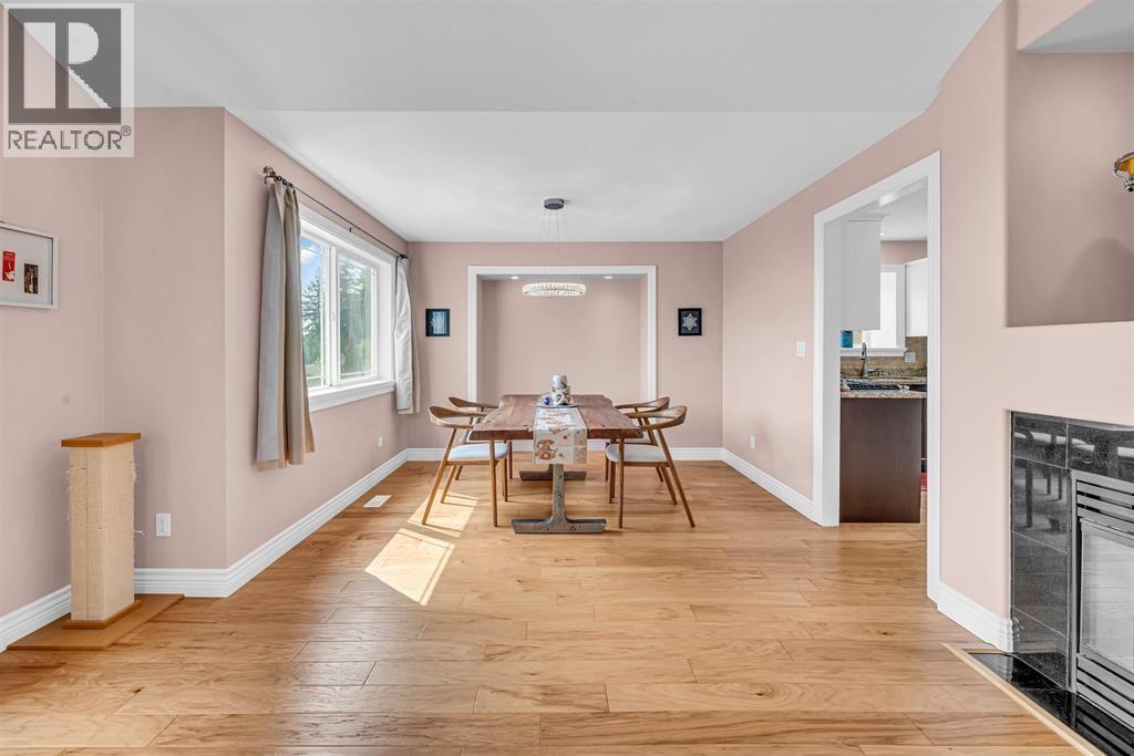 3017 Maplewood Court, Coquitlam, British Columbia  V3E 3P3 - Photo 9 - R3163212