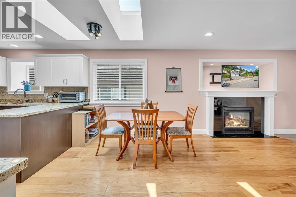 3017 Maplewood Court, Coquitlam, British Columbia  V3E 3P3 - Photo 13 - R3163212