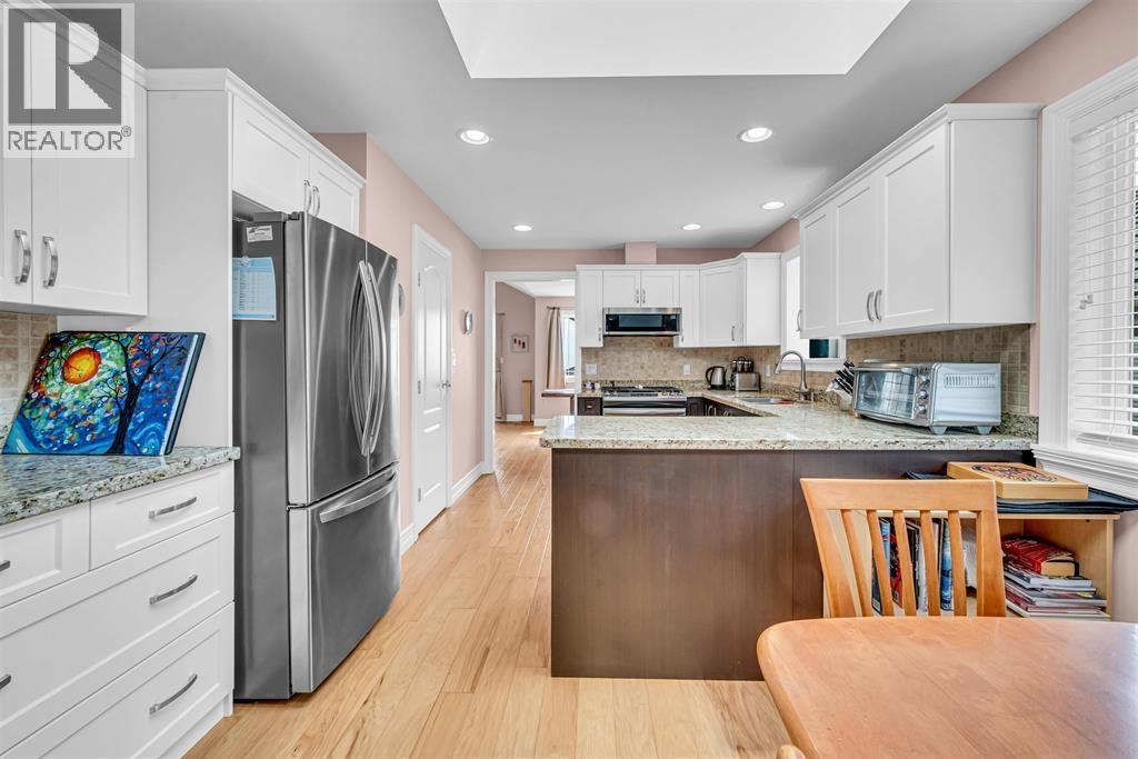 3017 Maplewood Court, Coquitlam, British Columbia  V3E 3P3 - Photo 14 - R3163212