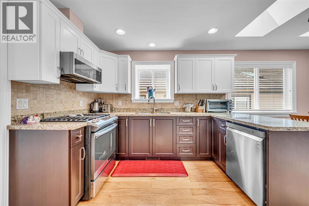 3017 Maplewood Court, Coquitlam, British Columbia  V3E 3P3 - Photo 11 - R3163212