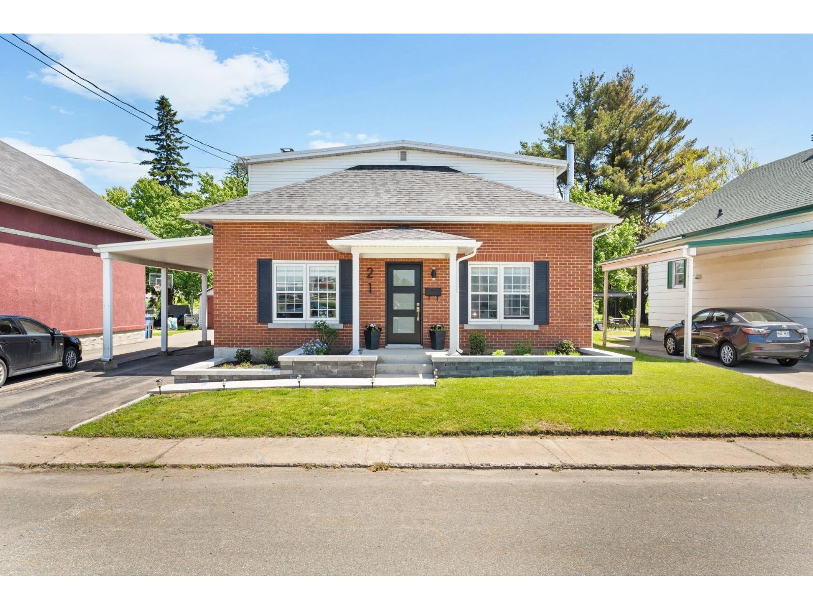 21 Rue Vachon Trois-Rivières Quebec Canada G8T1Z6 2