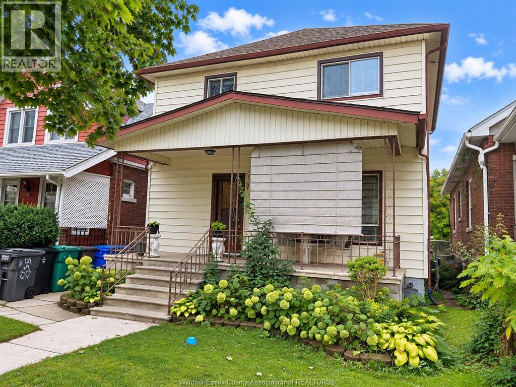 972 Bruce, Windsor, Ontario  N9A 4X7 - Photo 2 - 26022160