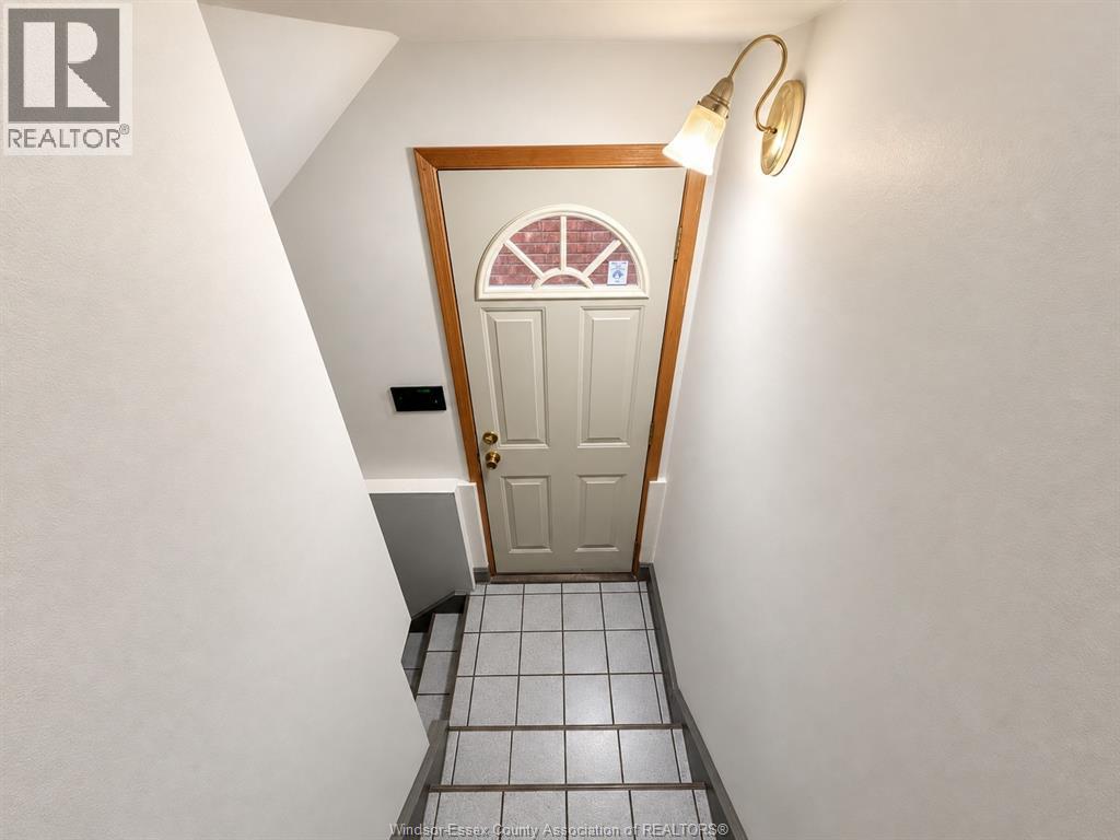 972 Bruce, Windsor, Ontario  N9A 4X7 - Photo 13 - 26022160