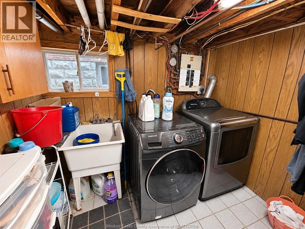 972 Bruce, Windsor, Ontario  N9A 4X7 - Photo 11 - 26022160