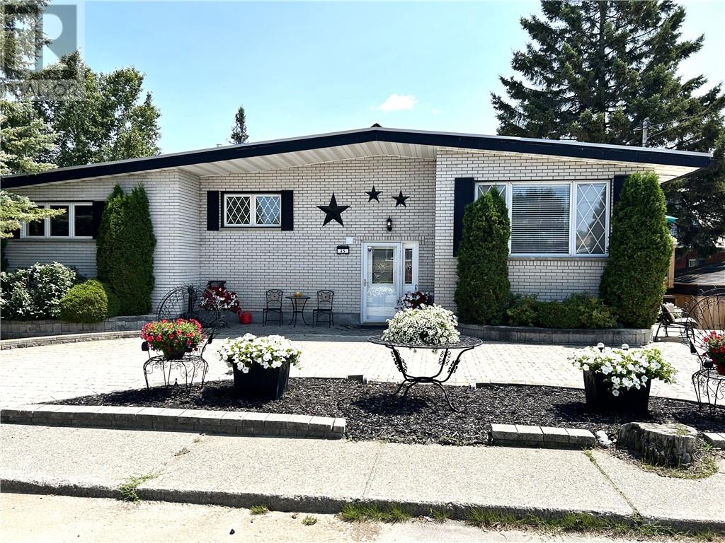 35 Cedar Street, Levack, Ontario  P0M 2C0 - Photo 2 - 2130279