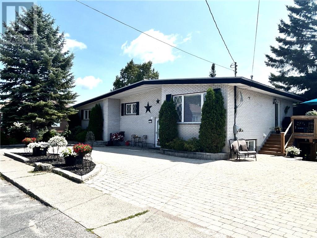 35 Cedar Street, Levack, Ontario  P0M 2C0 - Photo 4 - 2130279