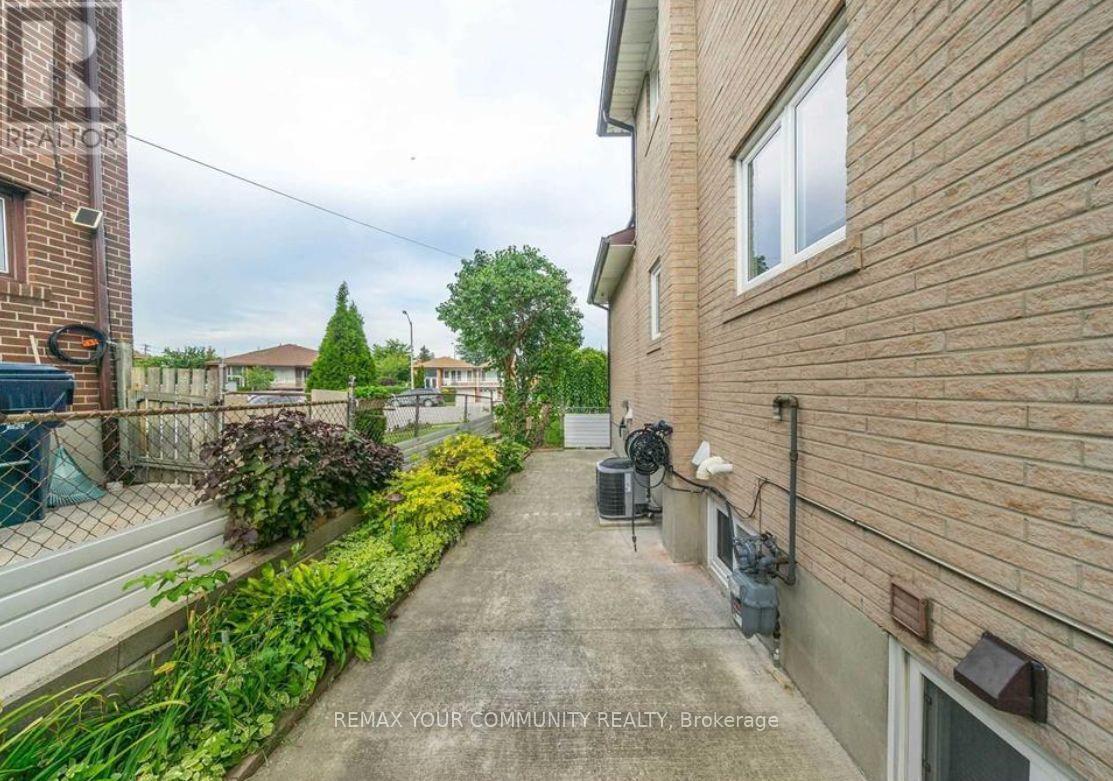 Lower - 24 Sombrero Court, Toronto, Ontario  M9L 2M6 - Photo 20 - W13760232