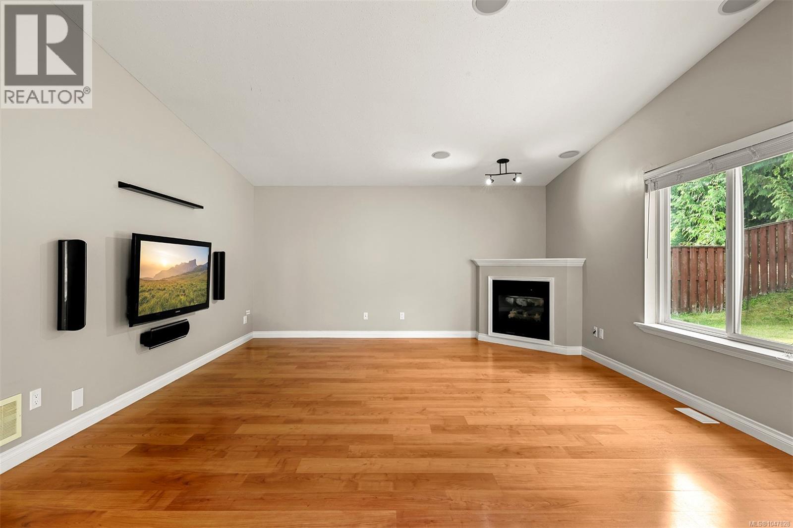 2717 Kendal Ave, Cumberland, British Columbia  V0R 1S0 - Photo 11 - 1047828