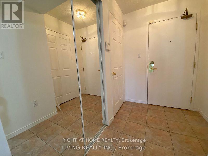 508 - 887 BAY STREET
