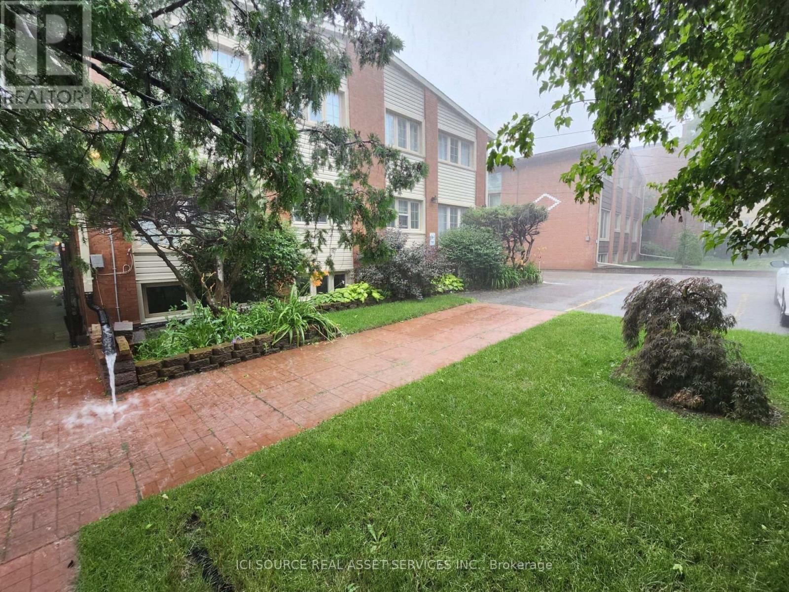 122 Lucas Street, Richmond Hill, Ontario  L4C 4P5 - Photo 2 - N13767572