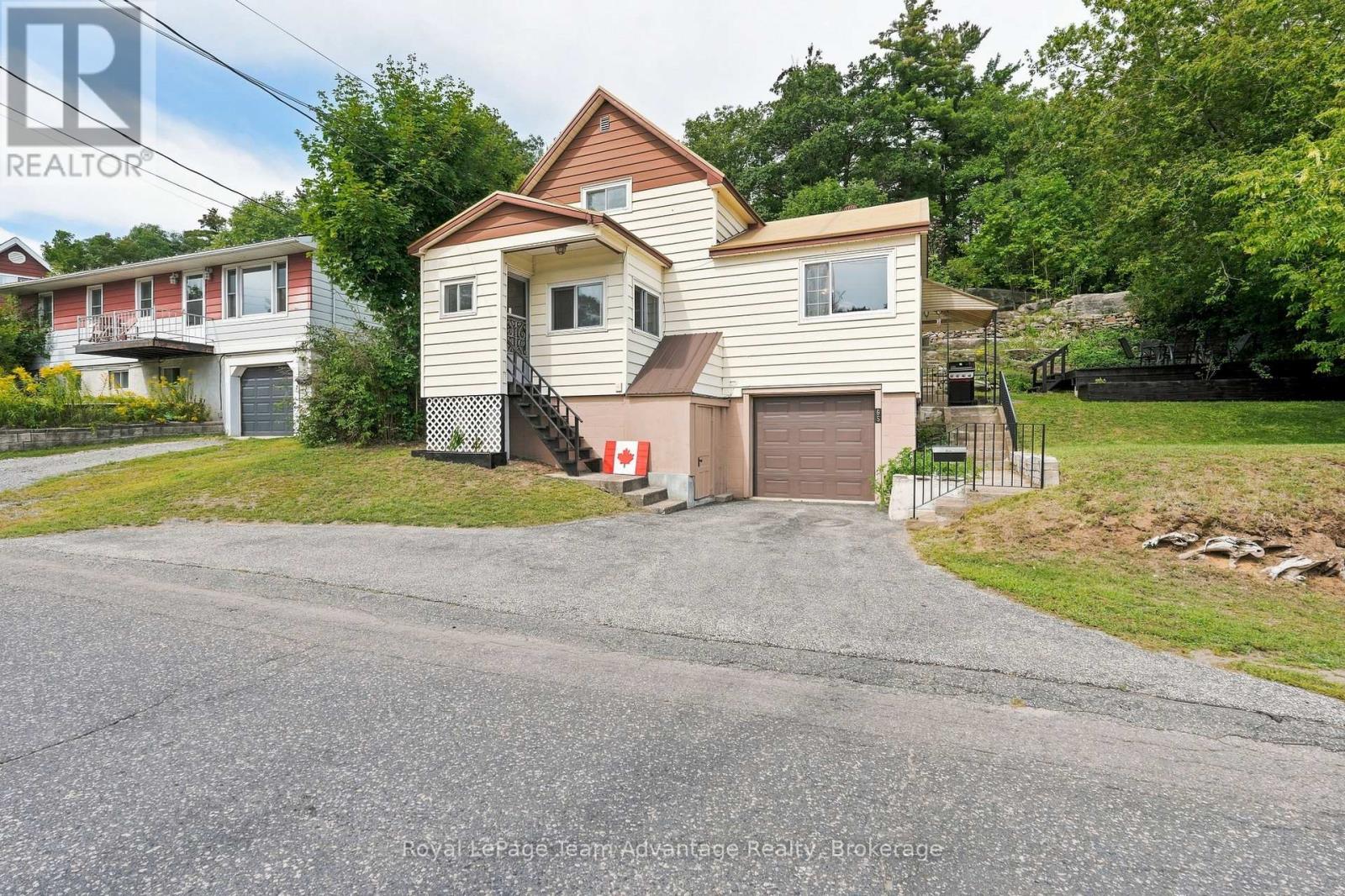 65 Isabella Street, Parry Sound, Ontario P2A 1M6 - Photo 2 - X13767728