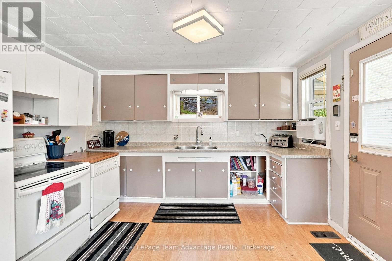 65 Isabella Street, Parry Sound, Ontario P2A 1M6 - Photo 5 - X13767728
