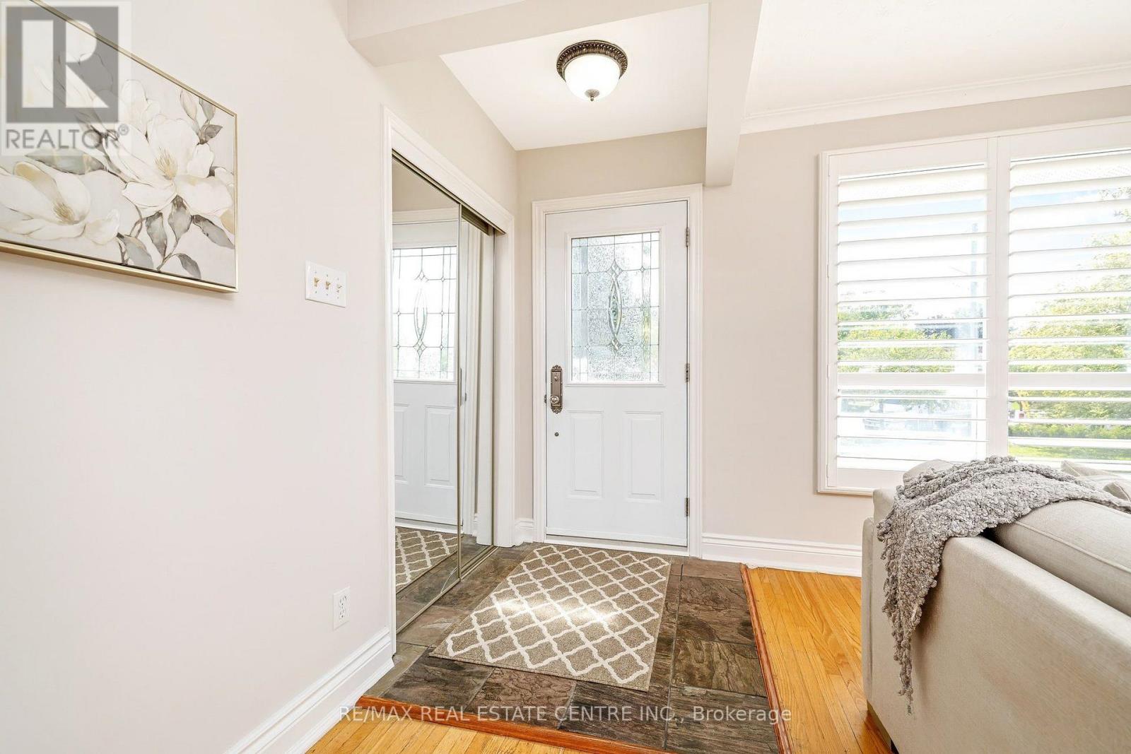408 Kingsleigh Court, Milton, Ontario  L9T 1X7 - Photo 6 - W13767778