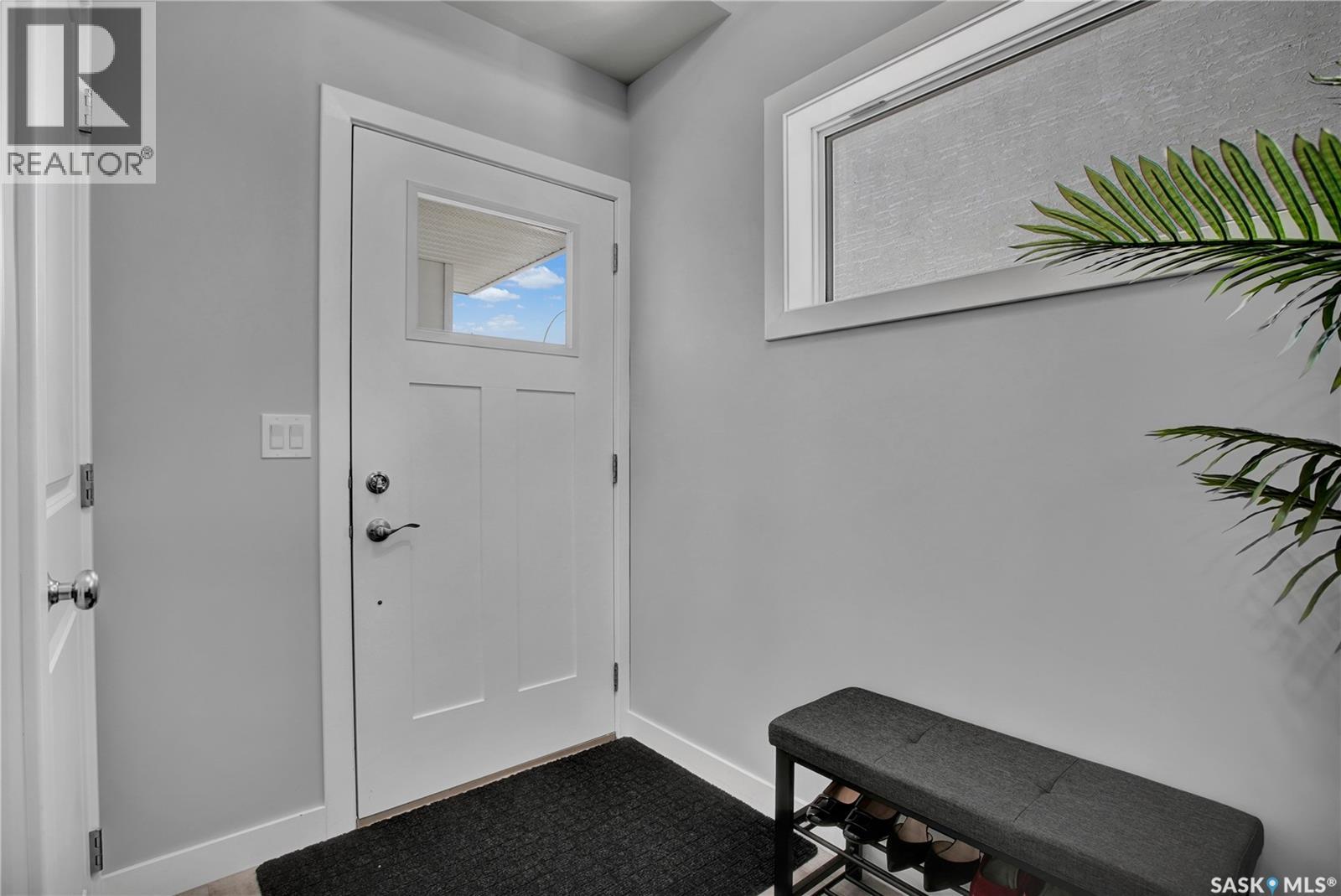 143 Barrett Street, Saskatoon, Saskatchewan  S7W 0Z8 - Photo 2 - SK048100