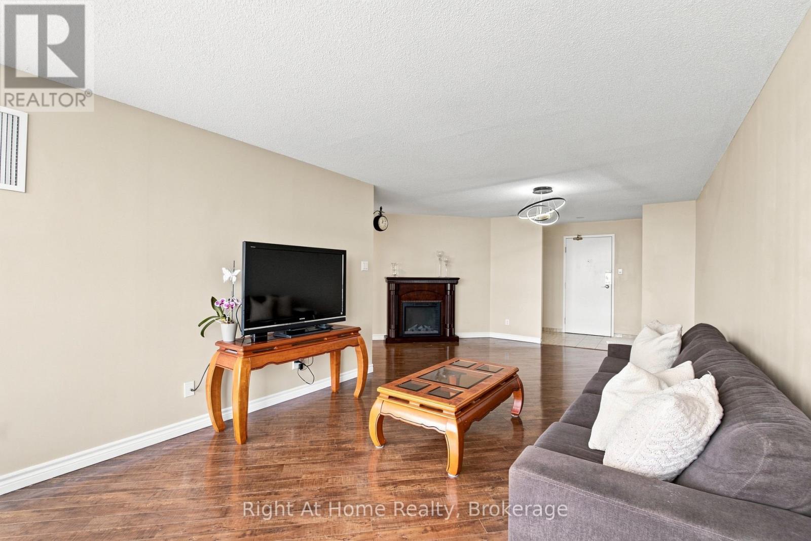 1215 - 11753 Sheppard Avenue E, Toronto (Rouge), Ontario  M1B 5M3 - Photo 11 - E13645460