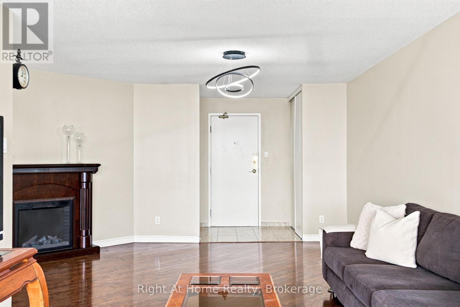 1215 - 11753 Sheppard Avenue E, Toronto, Ontario  M1B 5M3 - Photo 14 - E13645460