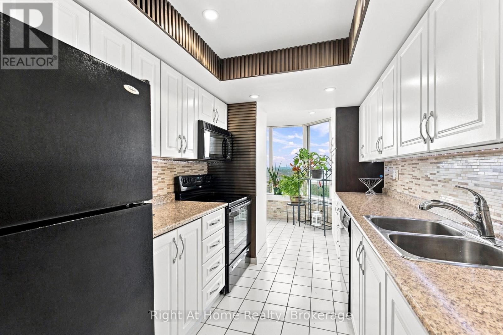 1215 - 11753 Sheppard Avenue E, Toronto, Ontario  M1B 5M3 - Photo 15 - E13645460