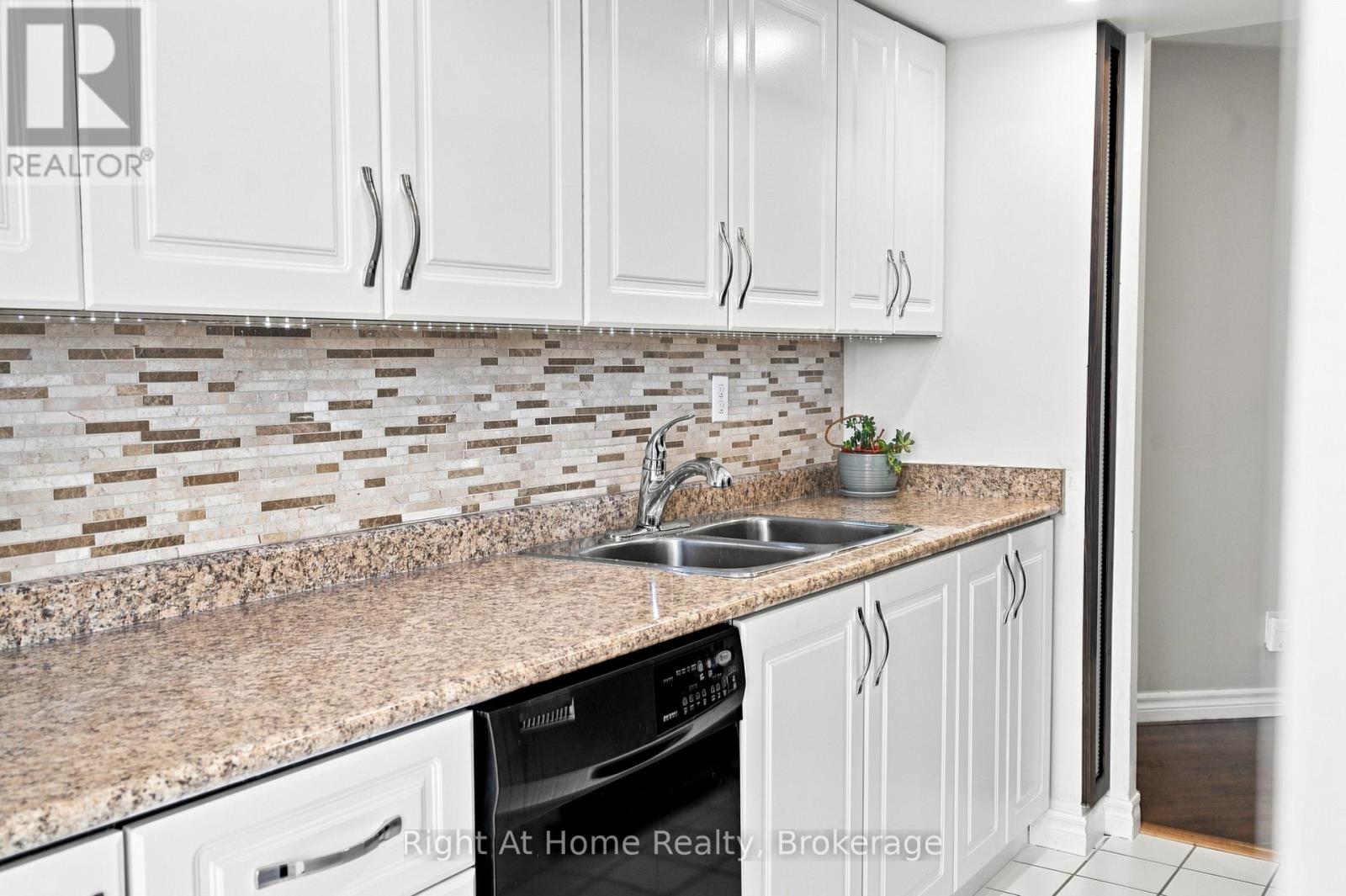 1215 - 11753 Sheppard Avenue E, Toronto, Ontario  M1B 5M3 - Photo 17 - E13645460