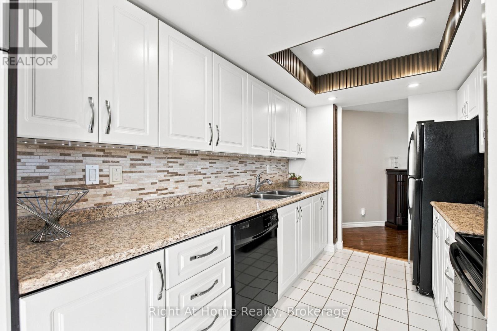 1215 - 11753 Sheppard Avenue E, Toronto, Ontario  M1B 5M3 - Photo 18 - E13645460