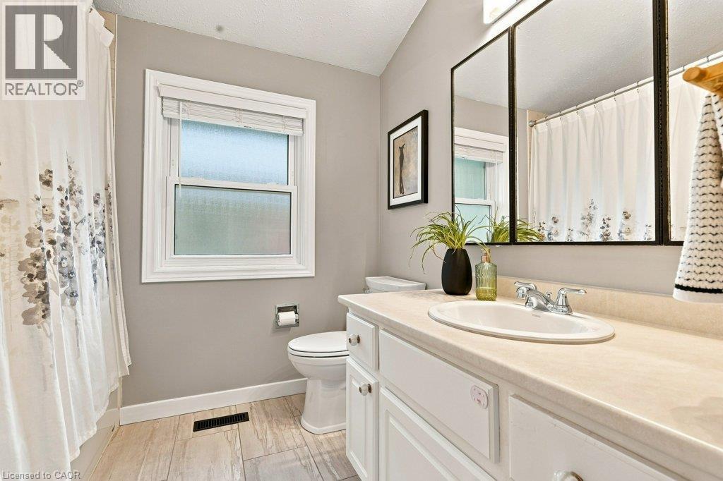 62 Pinedale Drive, Kitchener, Ontario  N2E 1J7 - Photo 9 - 40861658