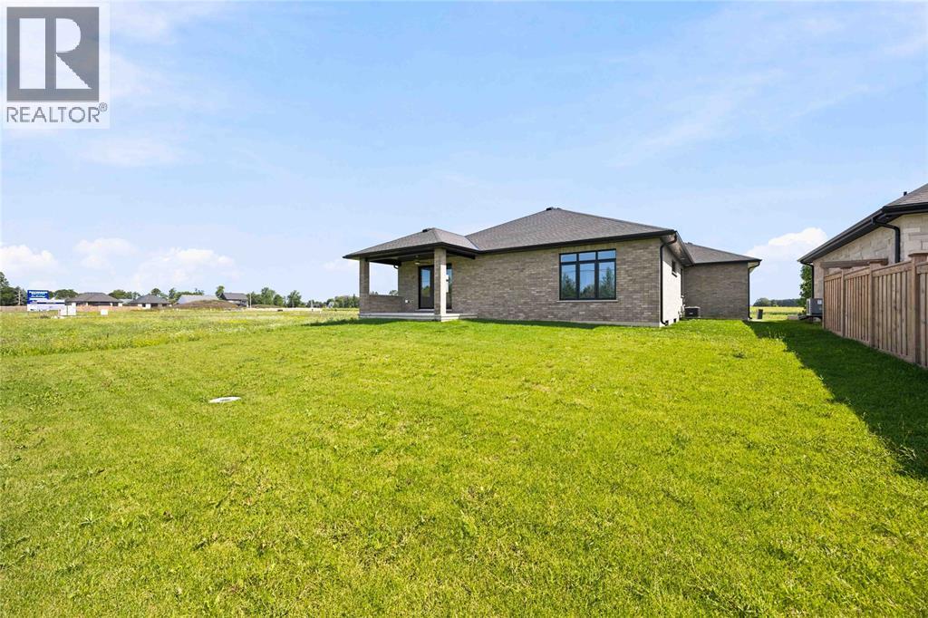 6927 Shoreside Drive, Plympton-Wyoming, Ontario  N0N 1E0 - Photo 49 - 26009038