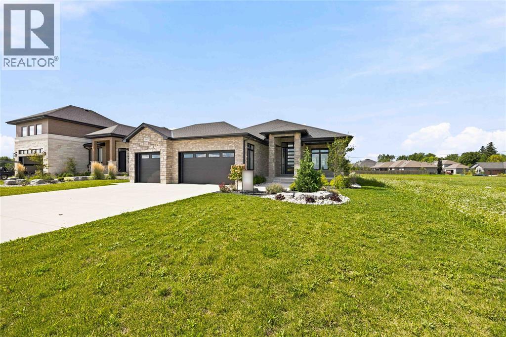 6927 Shoreside Drive, Plympton-Wyoming, Ontario  N0N 1E0 - Photo 3 - 26009038