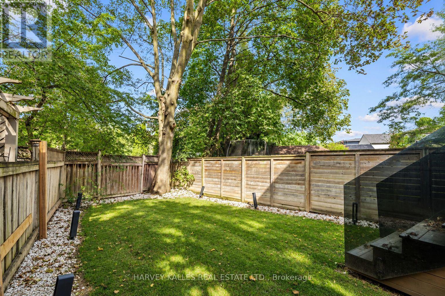 4 Douglas Crescent, Toronto, Ontario  M4W 2E7 - Photo 31 - C13766576