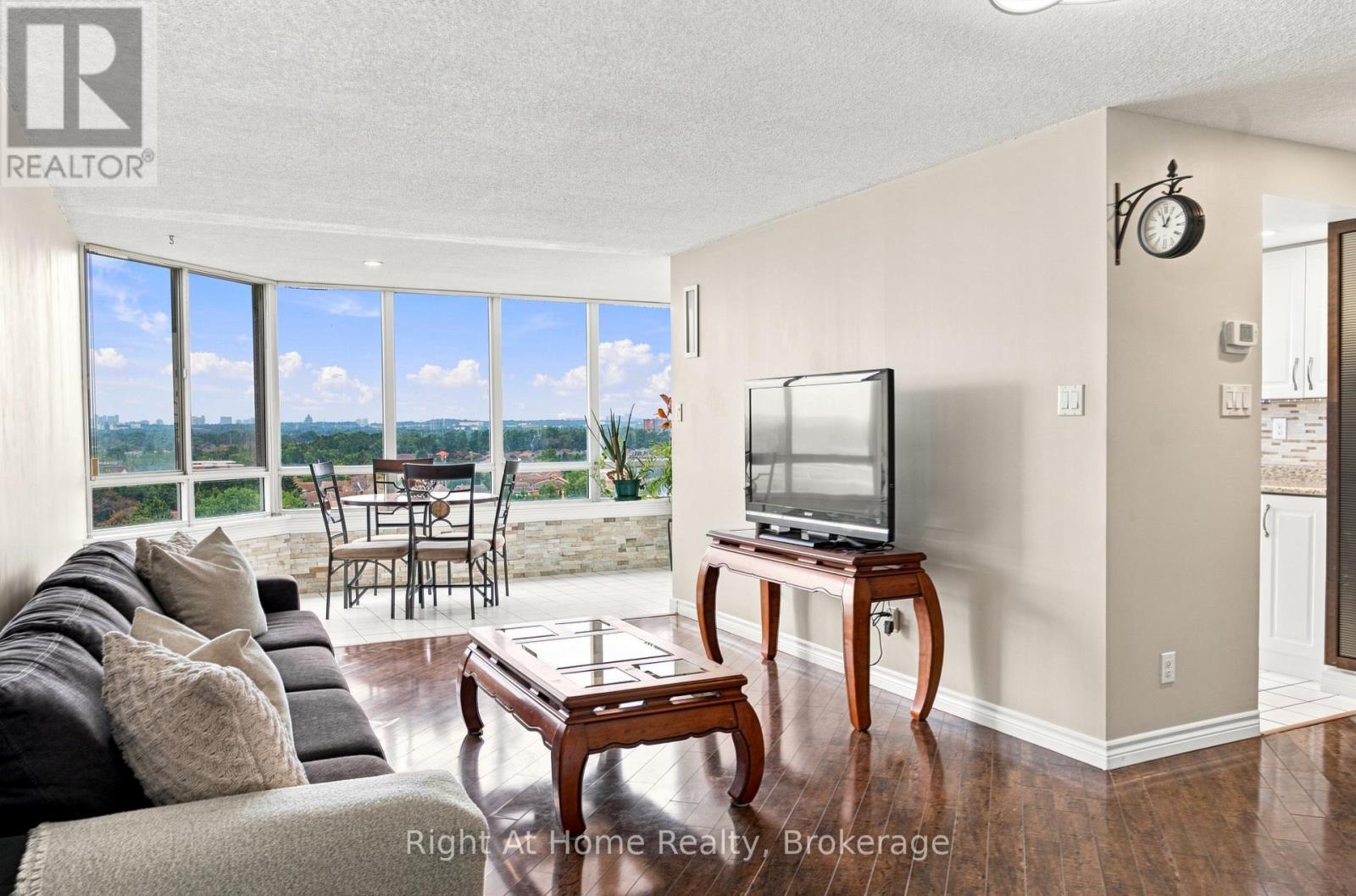 1215 - 11753 Sheppard Avenue E, Toronto, Ontario  M1B 5M3 - Photo 4 - E13645460