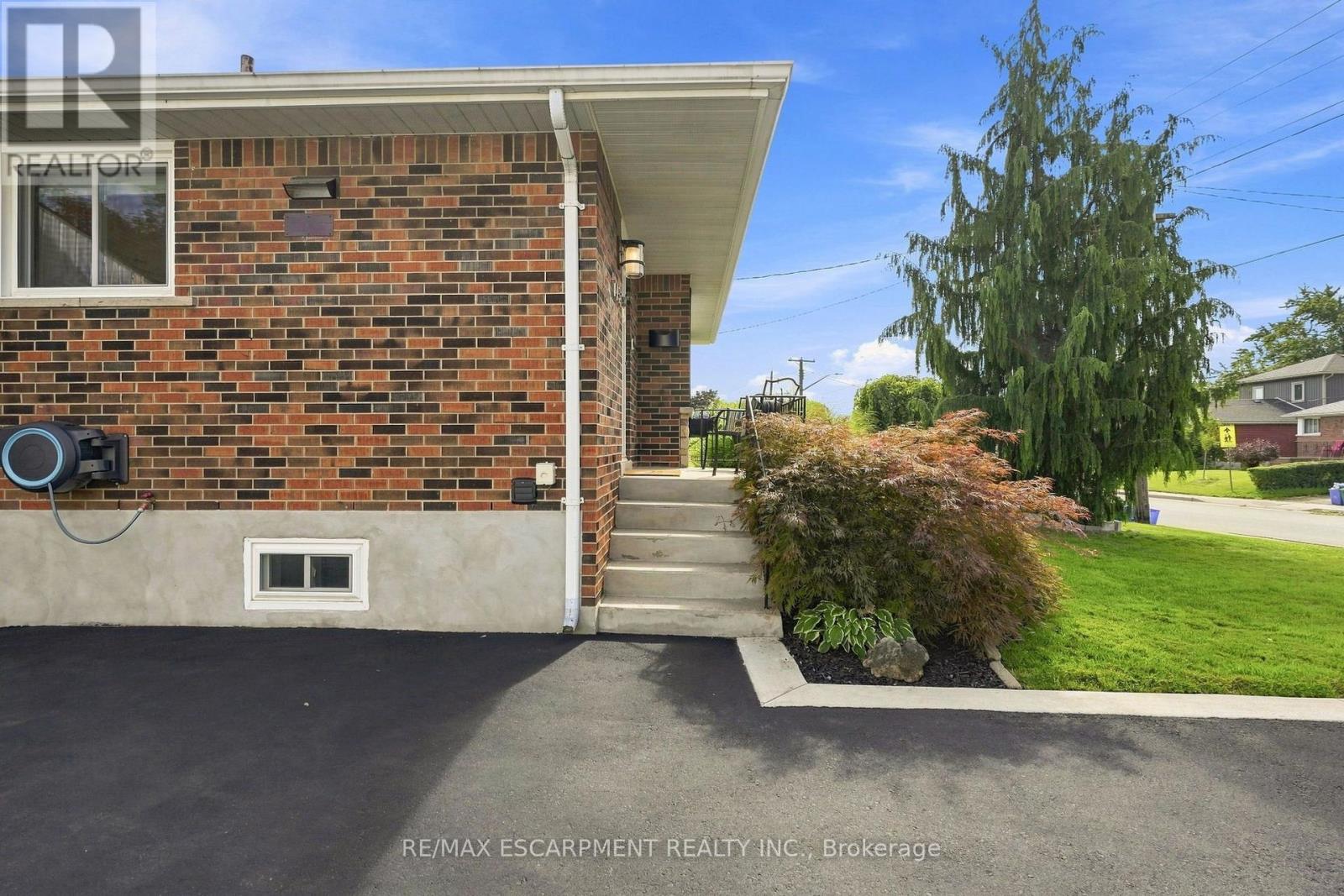 1453 Mountain Grove Avenue, Burlington, Ontario  L7P 2H4 - Photo 4 - W13767884